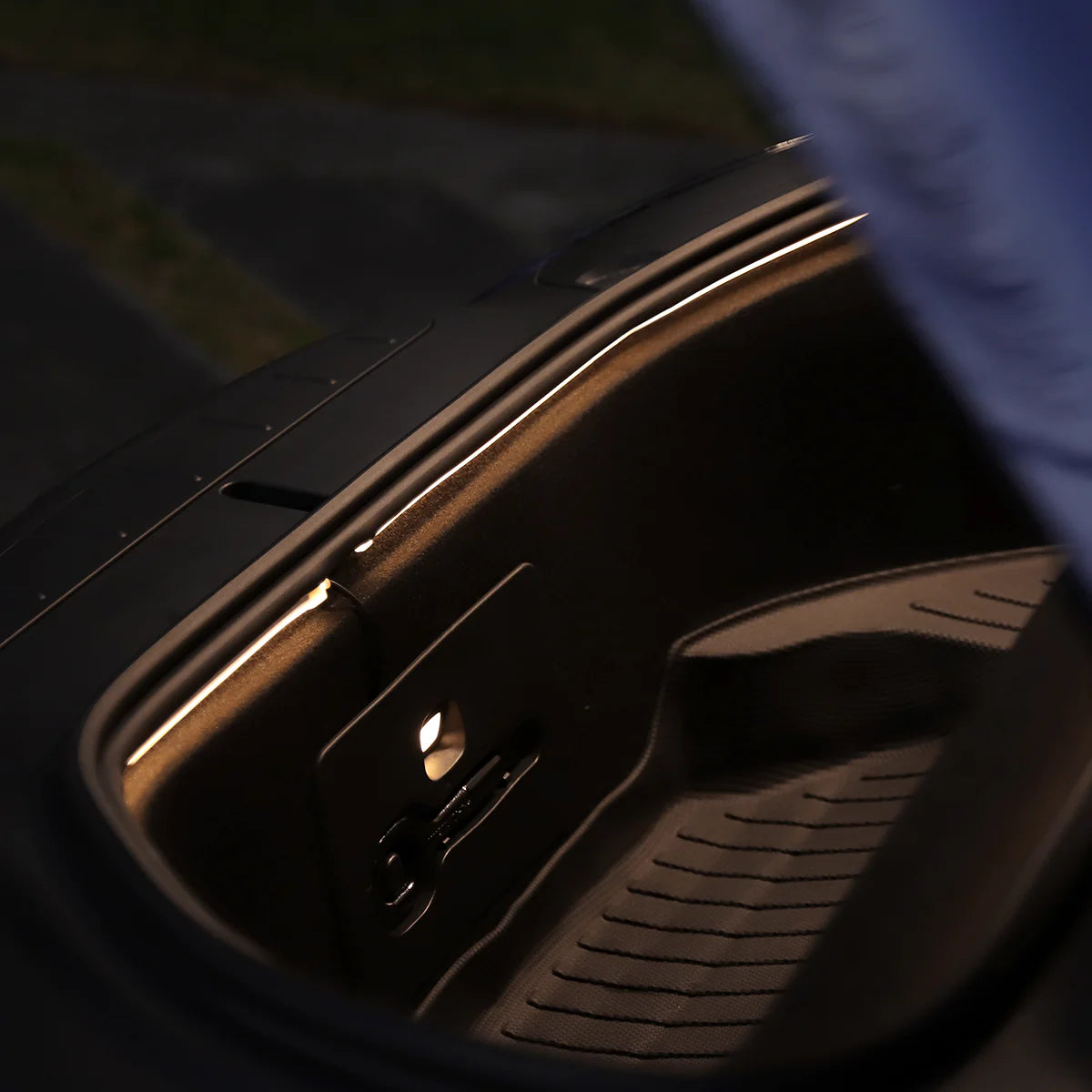 TPARTS Front Kofferraum Trunk LED Streifen für Tesla Model X bei EV Motion Shop