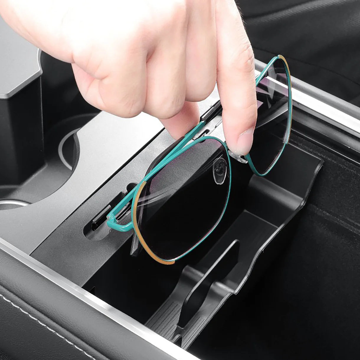 Yeslak Mittelkonsolen Brillenhalter mit Kabelorganizer – Tesla Model 3 / Y (Pre-Facelift) bei EV Motion Shop