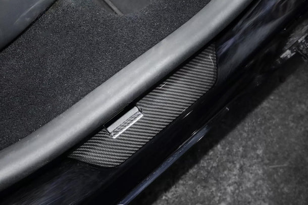 Yeslak Carbon Türschwellen Abdeckungen – Tesla Model 3 / Y / Highland / Juniper bei EV Motion Shop