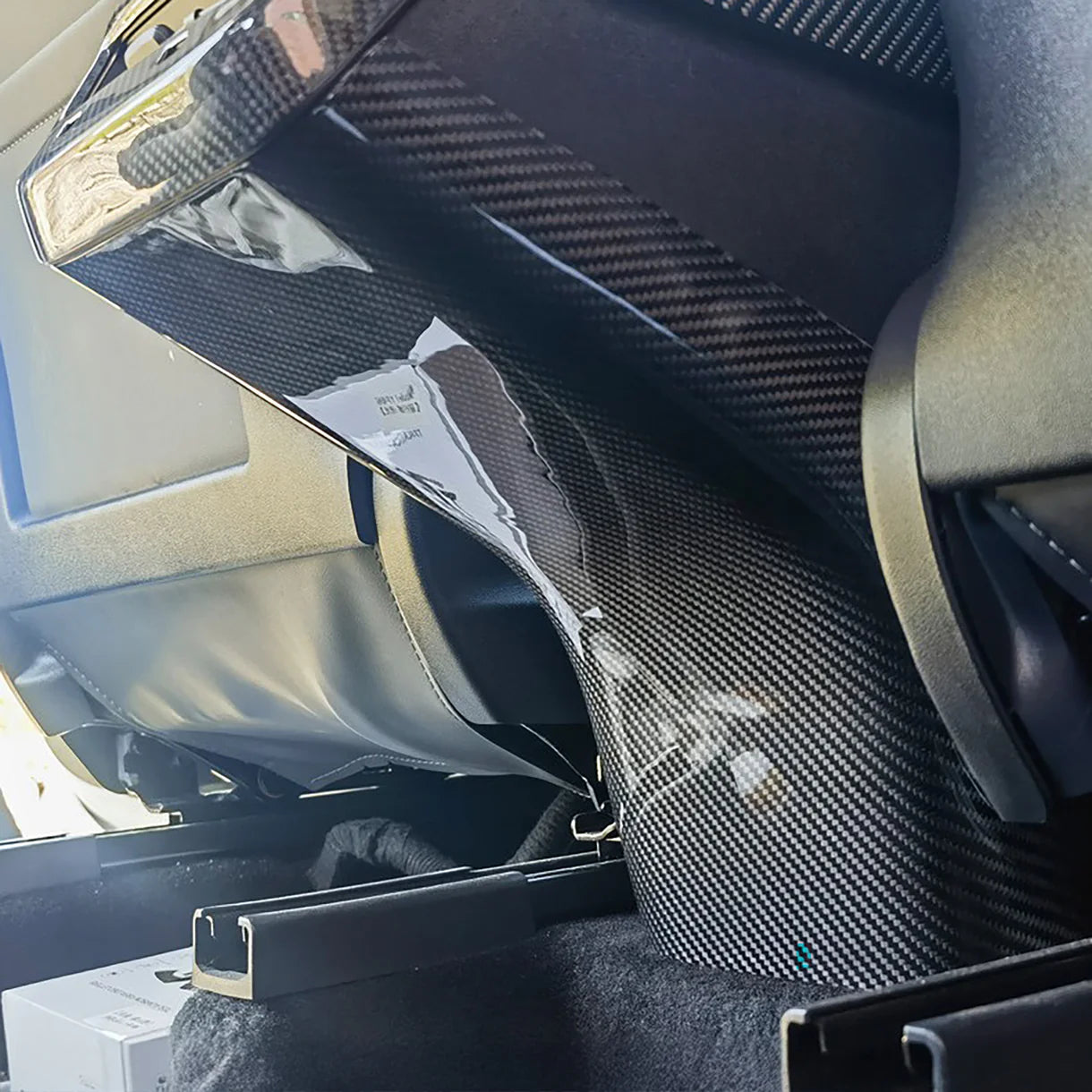 Yeslak Carbon Heck Mittelkonsolen Abdeckung Cover – Tesla Model 3 / Y bei EV Motion Shop