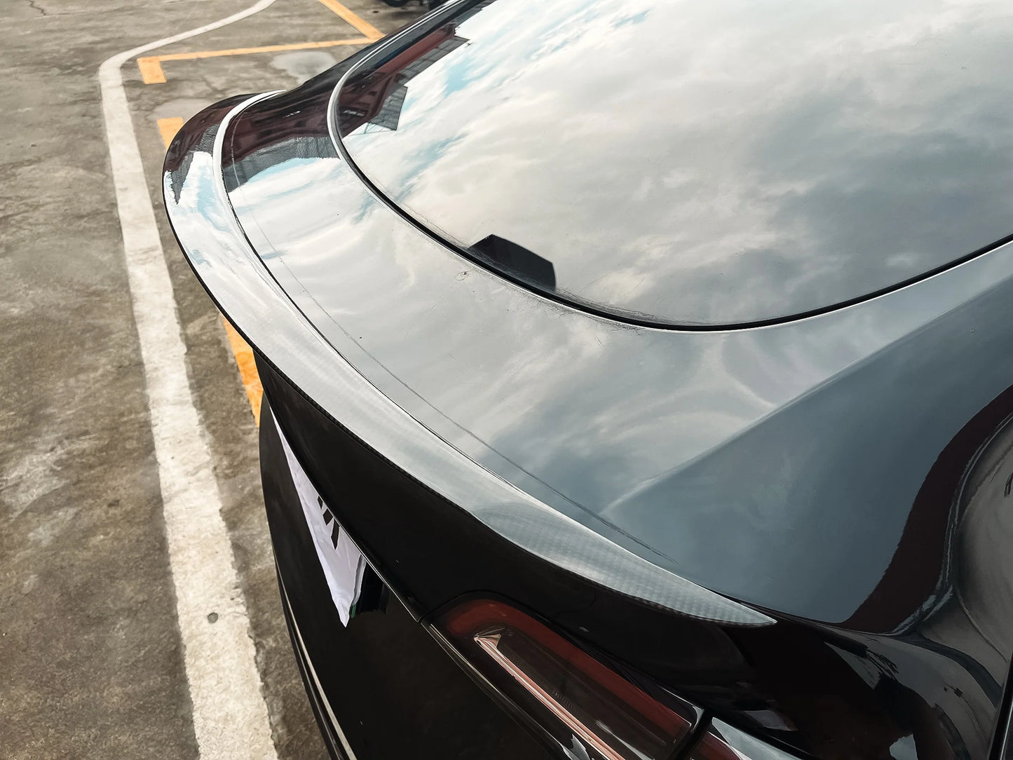 Yeslak OEM Style Carbon Spoiler – Tesla Model Y (Pre-Facelift) bei EV Motion Shop