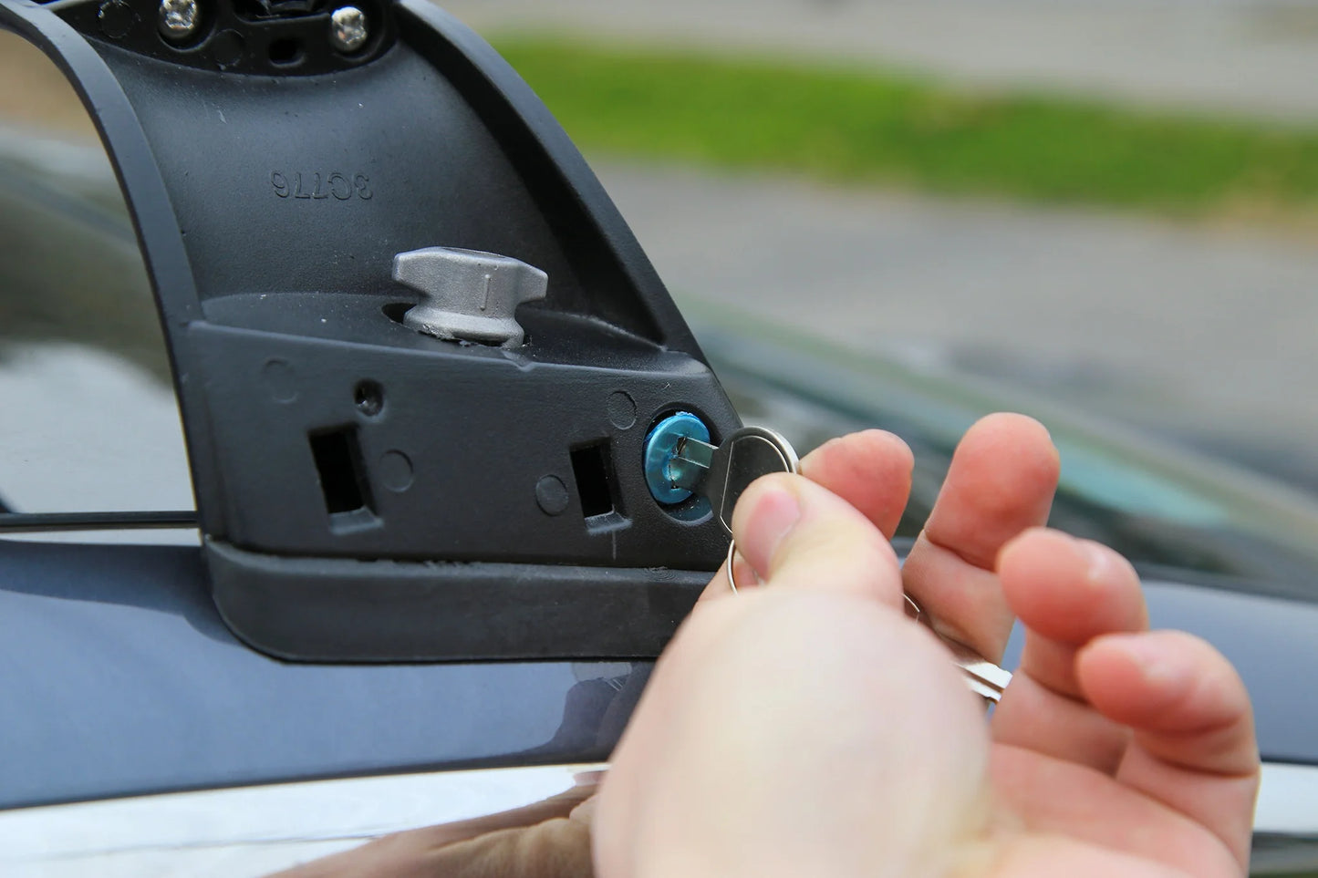 Yeslak Dachgepäckträger Querträger – Tesla Model 3 / Y / Highland / Juniper bei EV Motion Shop