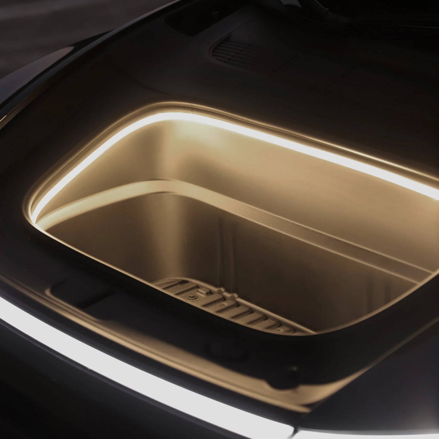 TPARTS Kofferraum Trunk LED Streifen – Tesla Model 3 / Y / Highland / Juniper bei EV Motion Shop