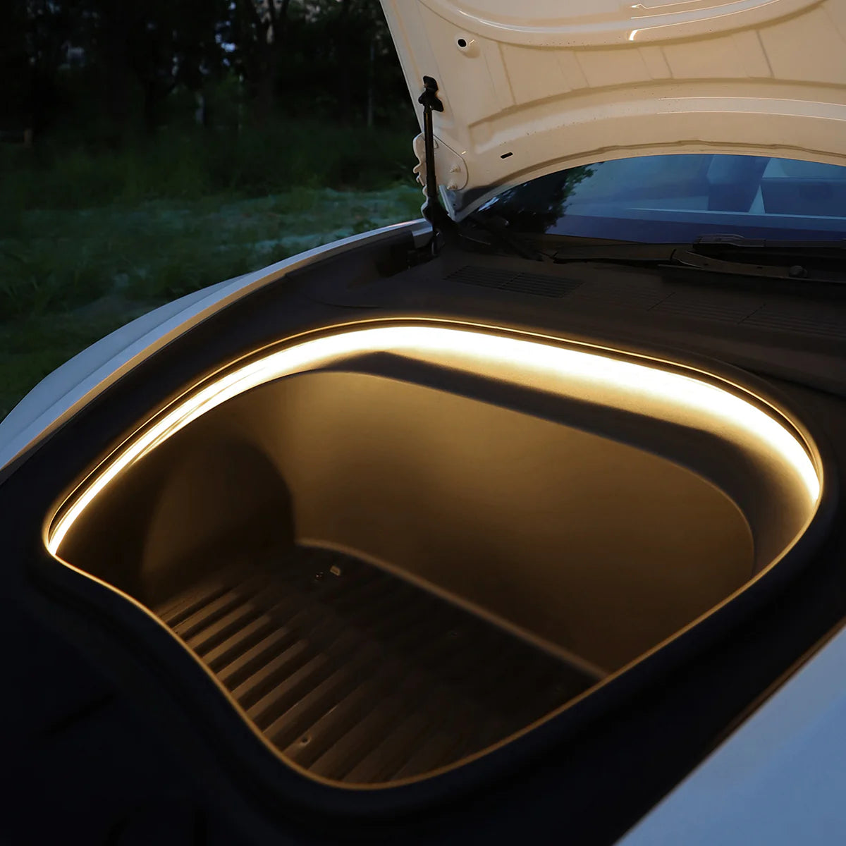 TPARTS Kofferraum Trunk LED Streifen – Tesla Model 3 / Y / Highland / Juniper bei EV Motion Shop