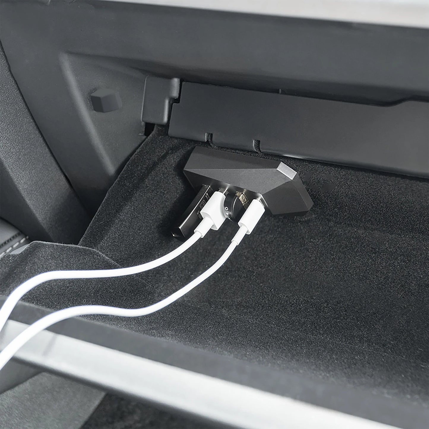 Yeslak Multifunktions Handschuhfach USB Hub – Tesla Model 3 / Y / Highland / Juniper bei EV Motion Shop