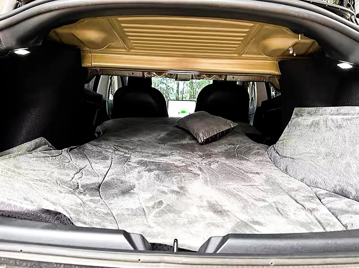 Yeslak Tragbare Selbstaufblasende Wildleder Suede Luftmatratze – Tesla Model 3 / Y / Highland / Juniper bei EV Motion Shop