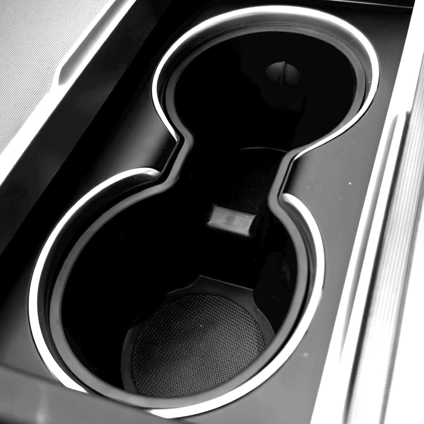 Mittelkonsolen Getränkehalter Einsatz aus Gummi für Tesla Model 3 (2024) Highland bei EV Motion Shop