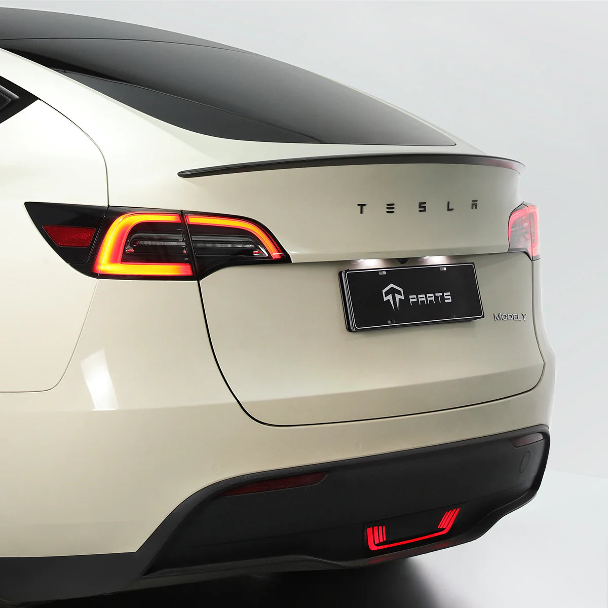 TPARTS Echt Carbon Badge Logo & Heck Script Logo Buchstaben für Tesla Model 3 / Y / Highland bei EV Motion Shop