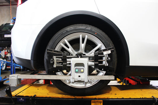 Scheffler Performance Essential Achsvermessung Service – Tesla Model S / 3 / X / Y / Highland / Juniper in Zürich, Schweiz bei EV Motion