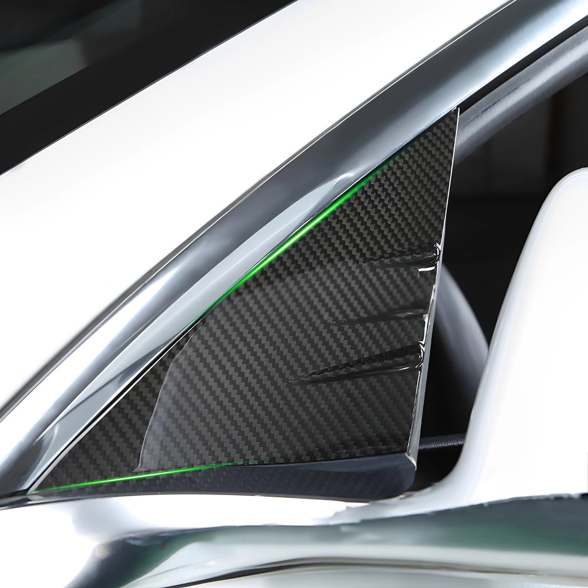 Yeslak Carbon A-Säulen Cover – Tesla Model 3 / Y / Highland / Juniper bei EV Motion Shop