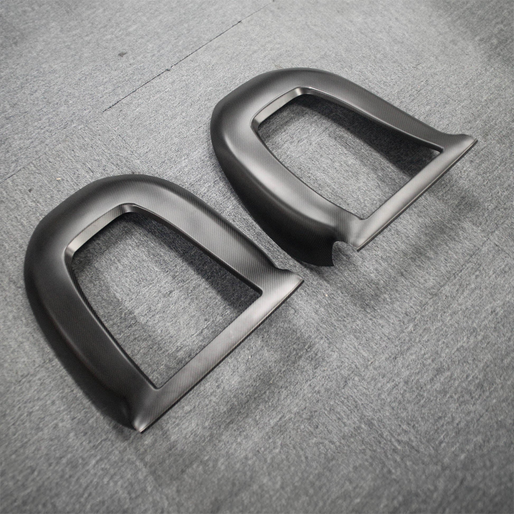 Yeslak Premium Carbon Sitzrücken Cover bei EV Motion Shop