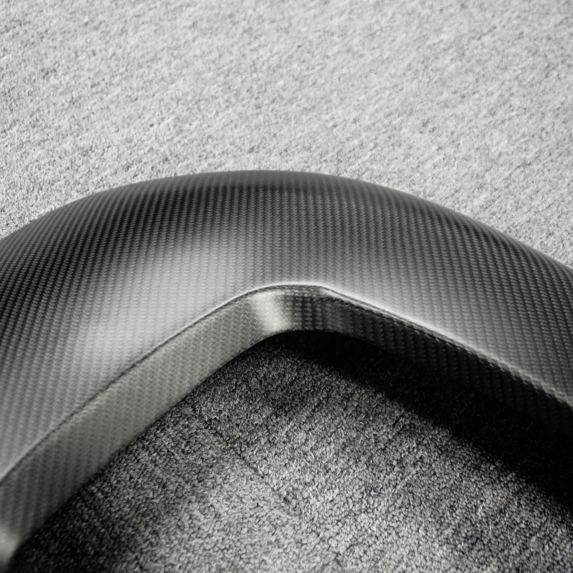 Yeslak Premium Carbon Sitzrücken Cover bei EV Motion Shop