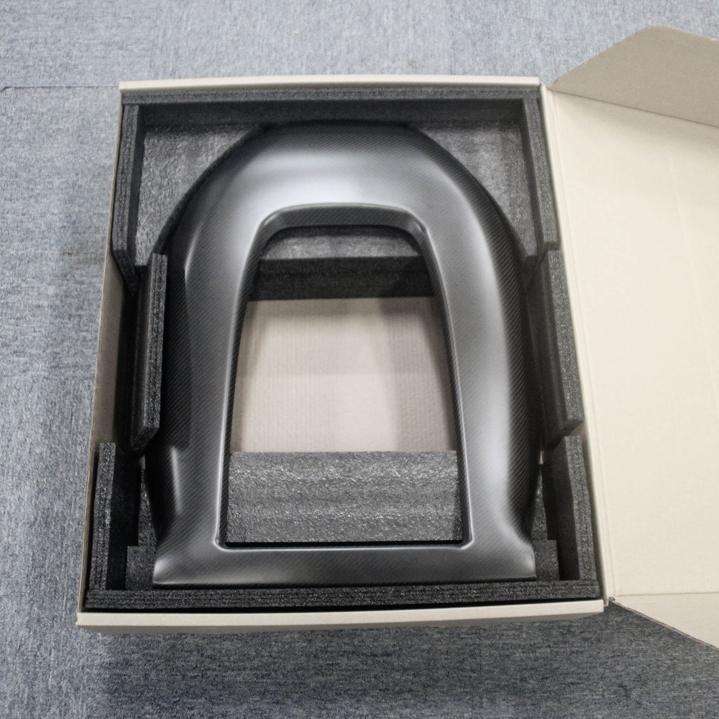 Yeslak Premium Carbon Sitzrücken Cover bei EV Motion Shop