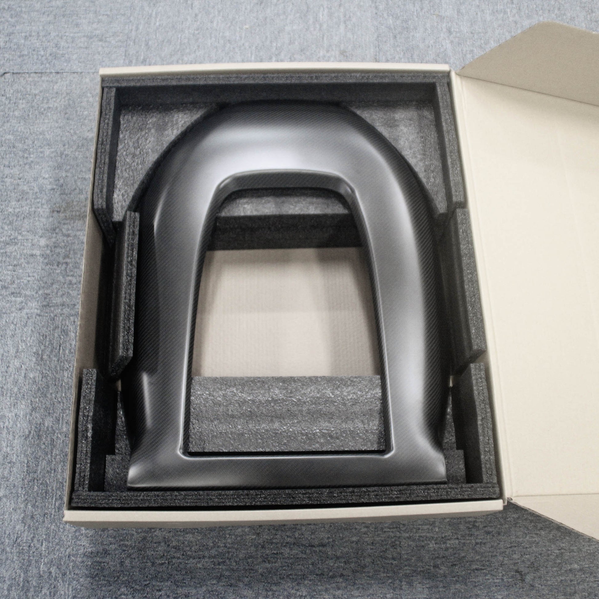 Yeslak Premium Carbon Sitzrücken Cover bei EV Motion Shop