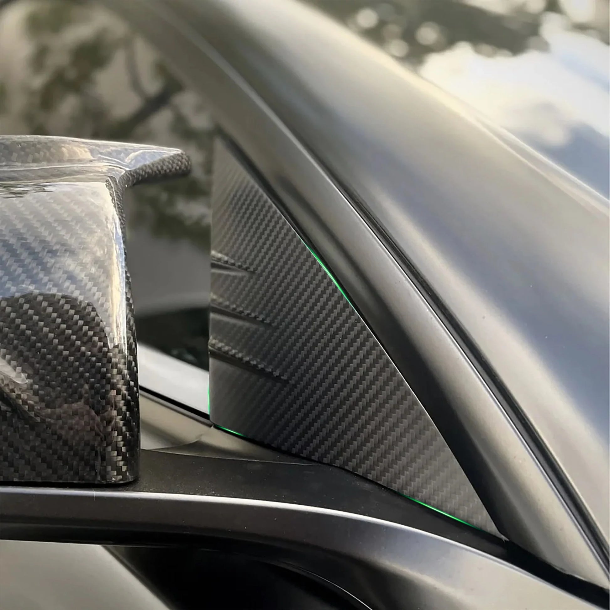 Yeslak Carbon A-Säulen Cover – Tesla Model 3 / Y / Highland / Juniper bei EV Motion Shop