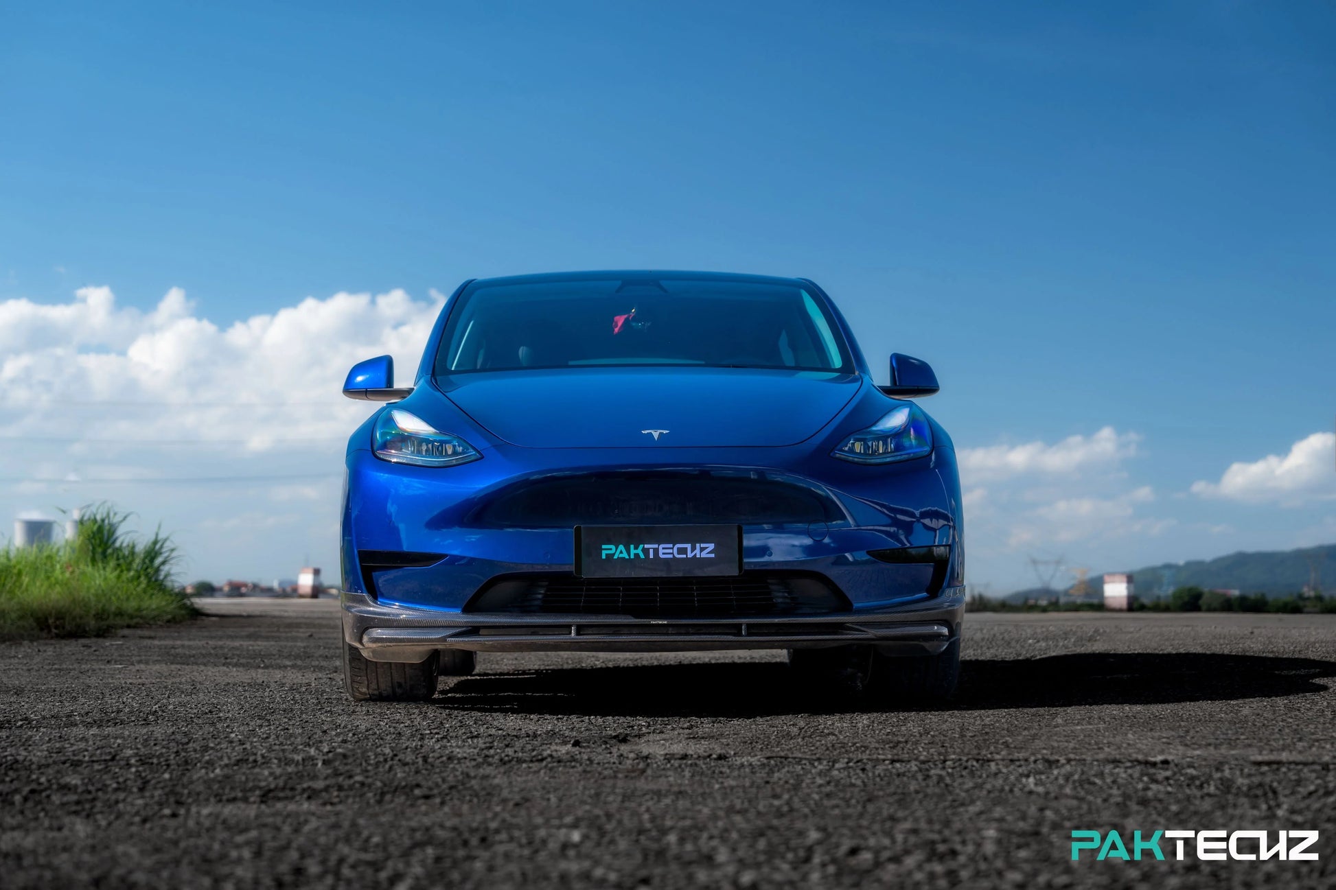 PAKTECHZ Frontlippe aus Carbon für Tesla Model Y bei EV Motion Shop