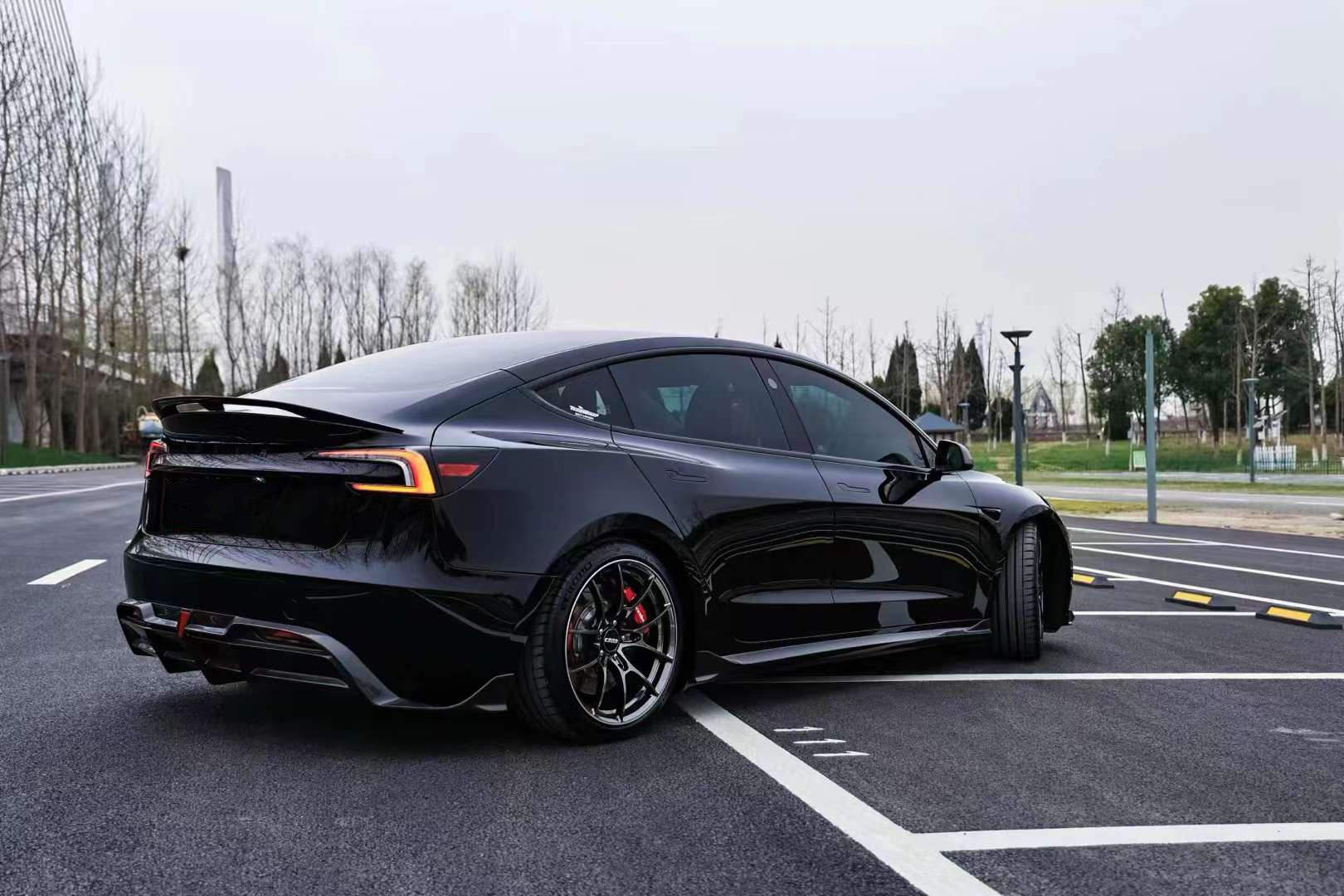 Robot "Hacker" Heck Diffuser – Tesla Model 3 Highland bei EV Motion Shop