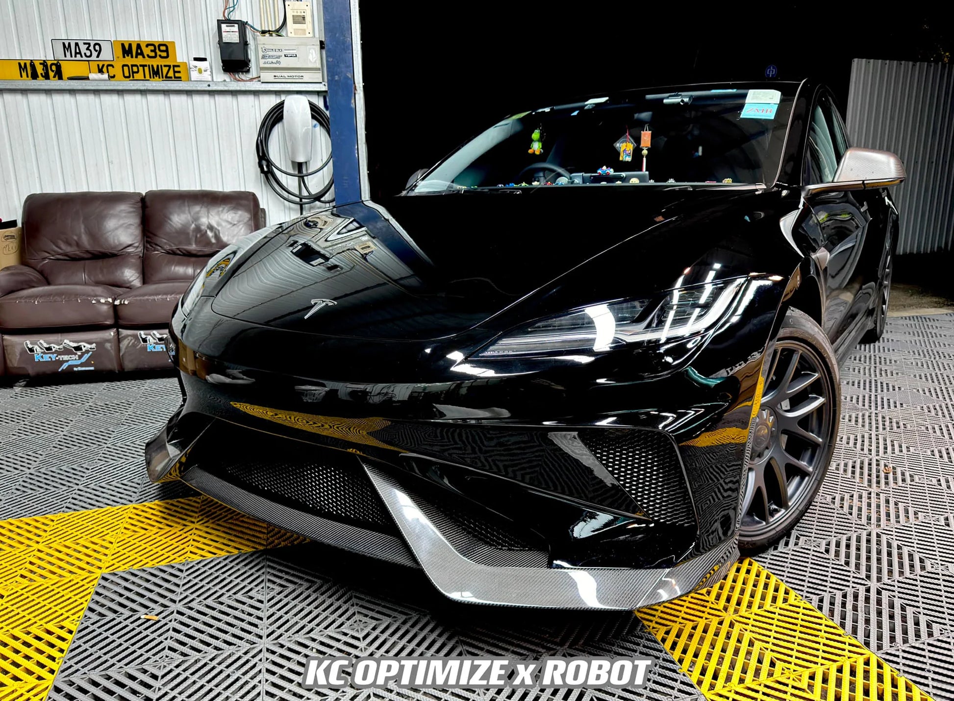 Robot "HACKER" Front Bumper & Front Lippe – Tesla Model 3 Highland bei EV Motion Shop