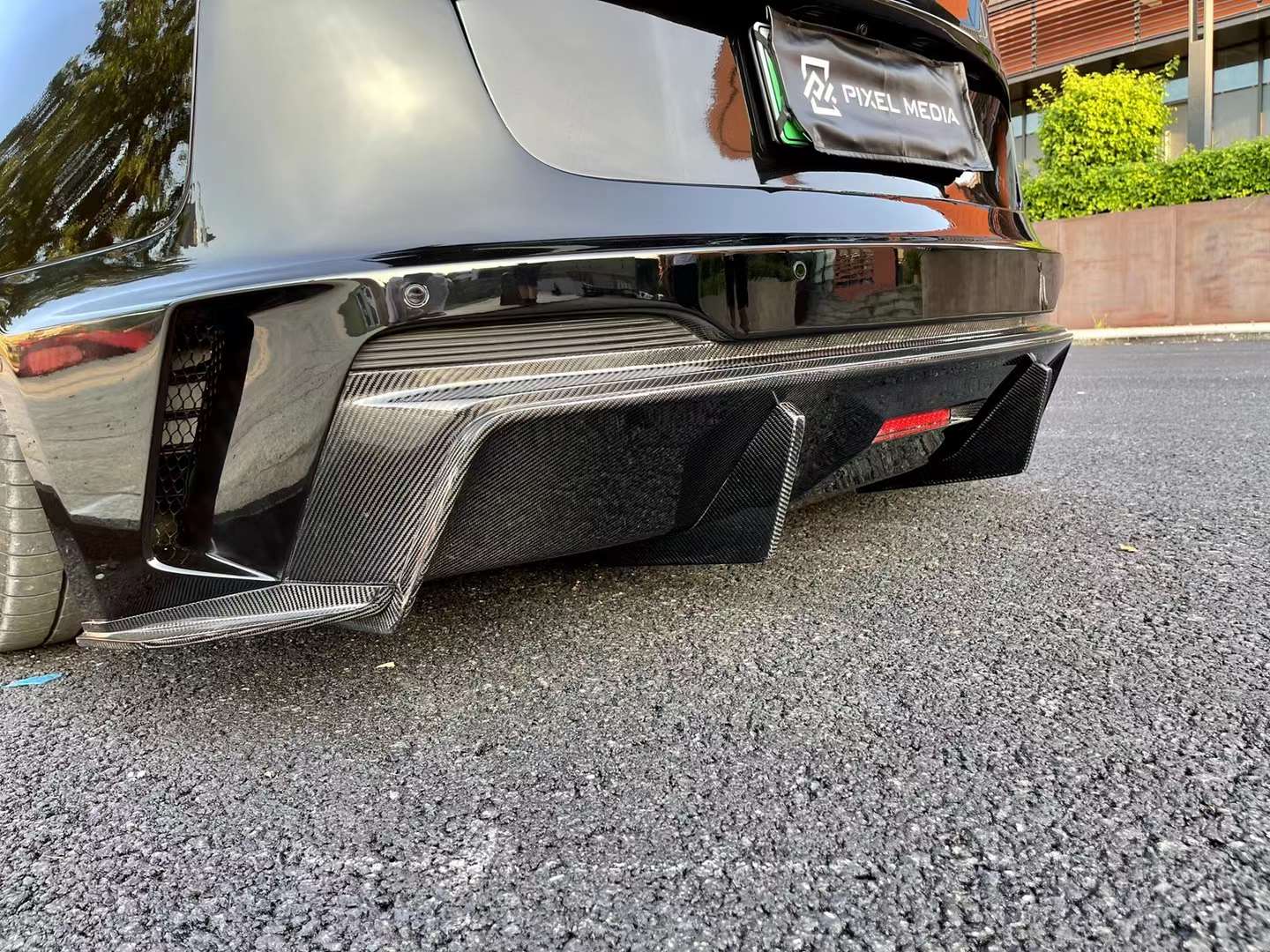 Robot "HACKER" Heckstossstange und Diffusor für Tesla Model 3 bei EV Motion Shop