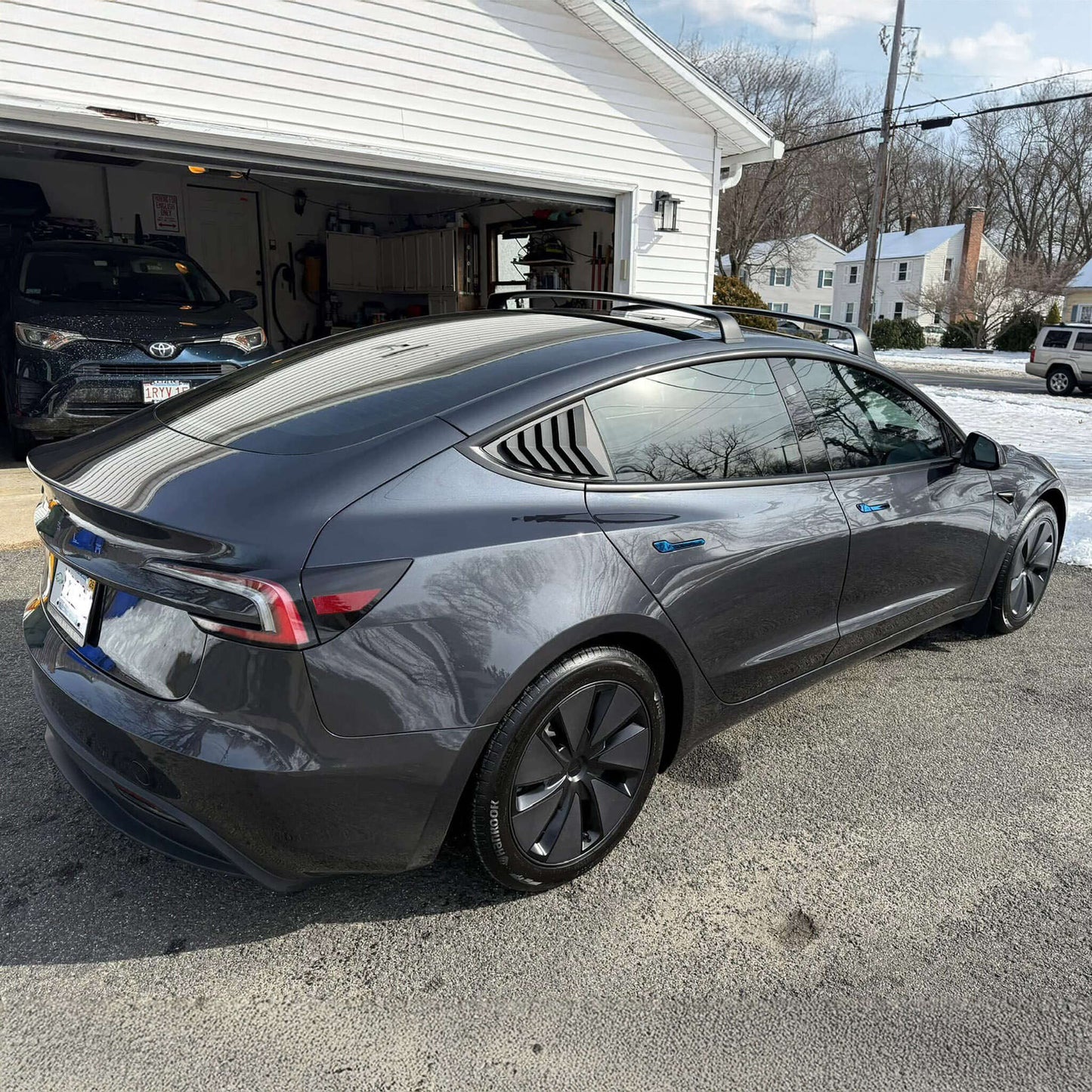 Yeslak Dachgepäckträger Querträger – Tesla Model 3 / Y / Highland / Juniper bei EV Motion Shop