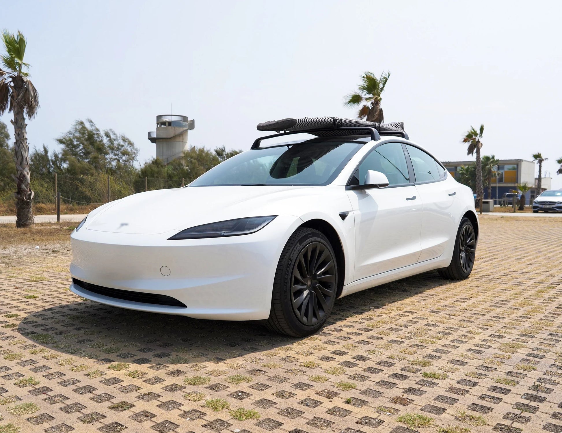Yeslak Dachgepäckträger Querträger – Tesla Model 3 / Y / Highland / Juniper bei EV Motion Shop