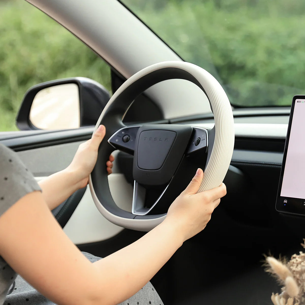 TPARTS Silikon Lenkrad Cover – Tesla Model 3 Highland / Model Y Juniper bei EV Motion Shop