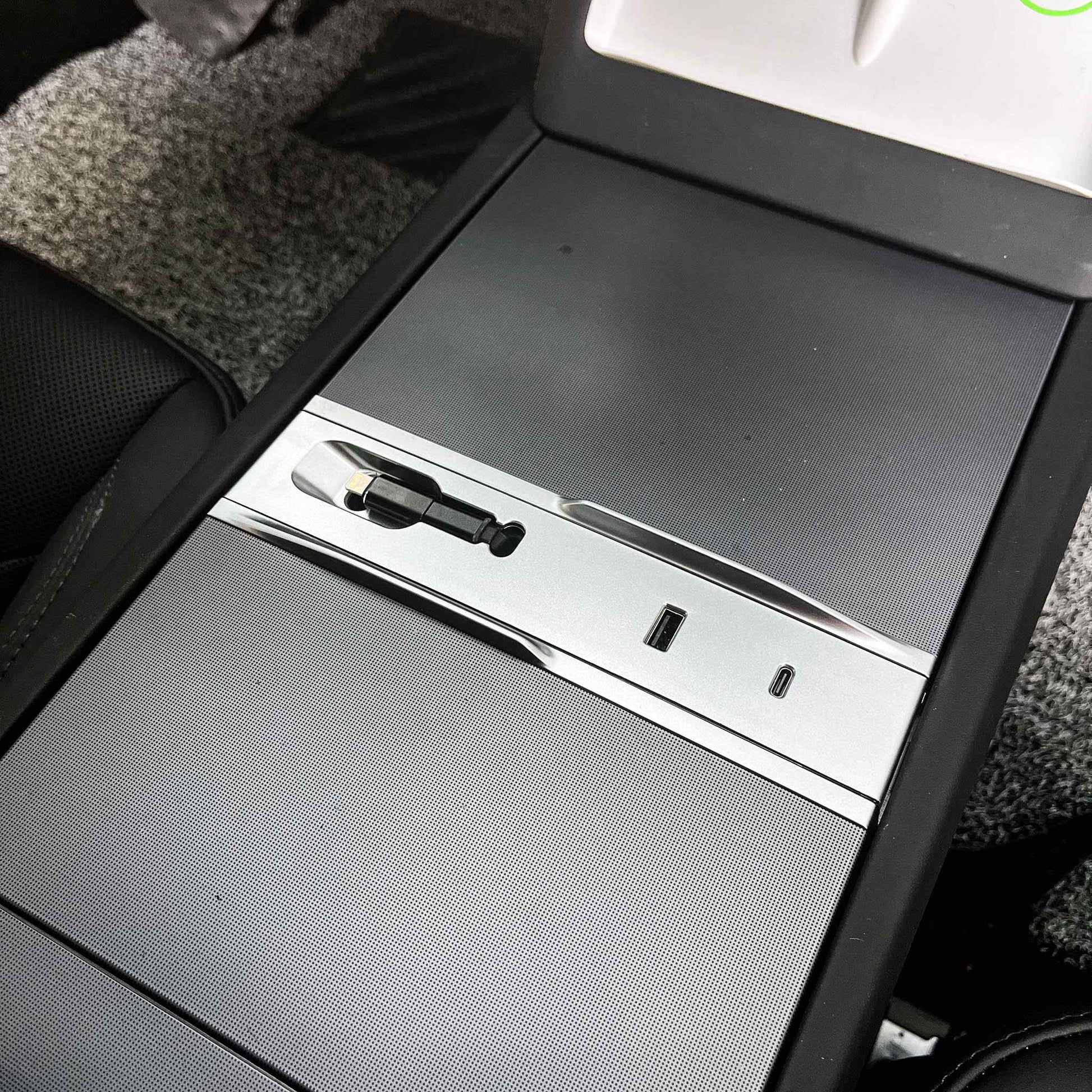 Yeslak USB Hub Docking Station – Tesla Model 3 Highland / Model Y Juniper bei EV Motion Shop