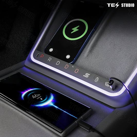 Tesstudio Mittelkonsole Wireless Charger mit LED Ambiente Licht für Model 3 / Y / Highland / Juniper bei EV Motion Shop
